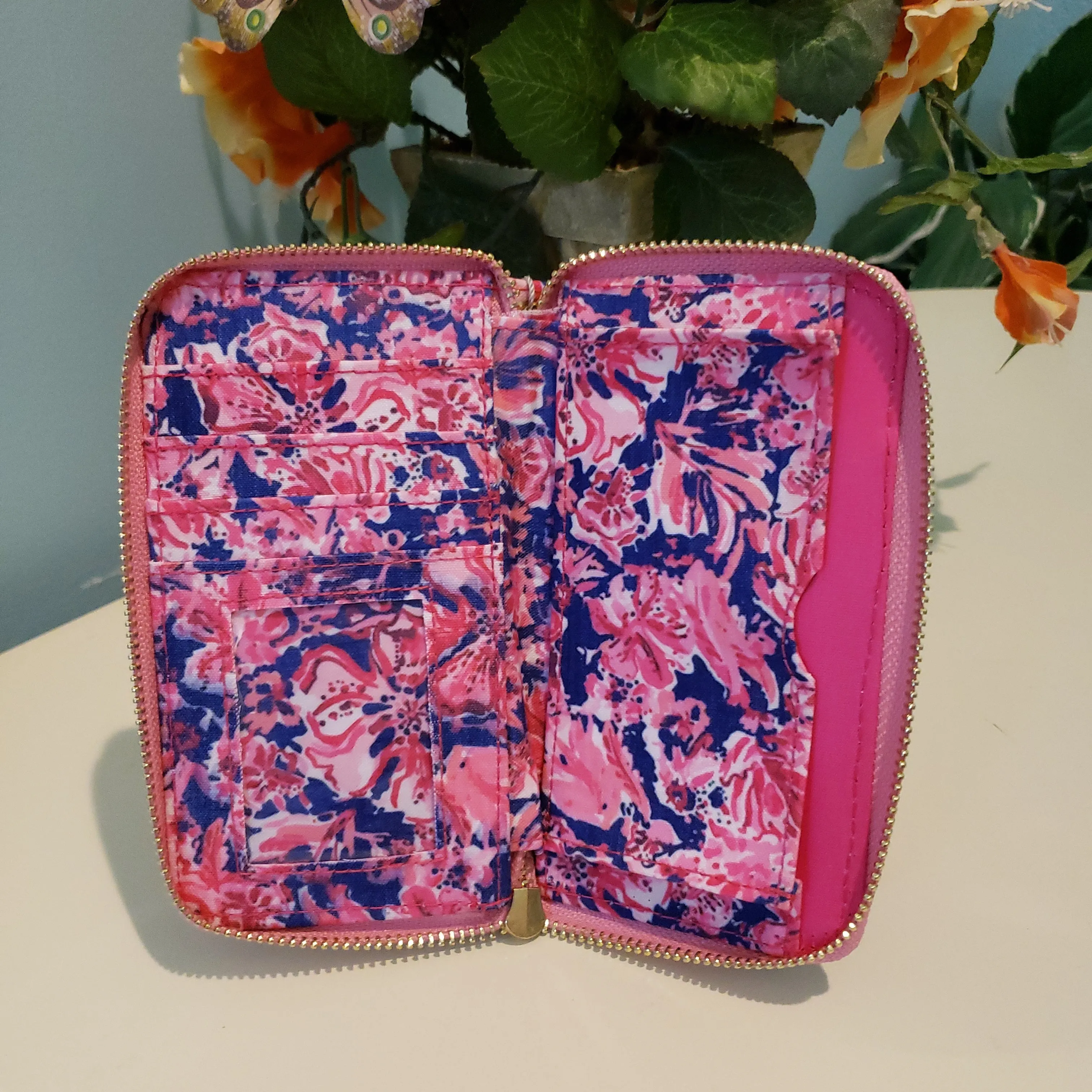 Charlie Paige Lg Flower Print Phone Wristlet - Navy/Pink