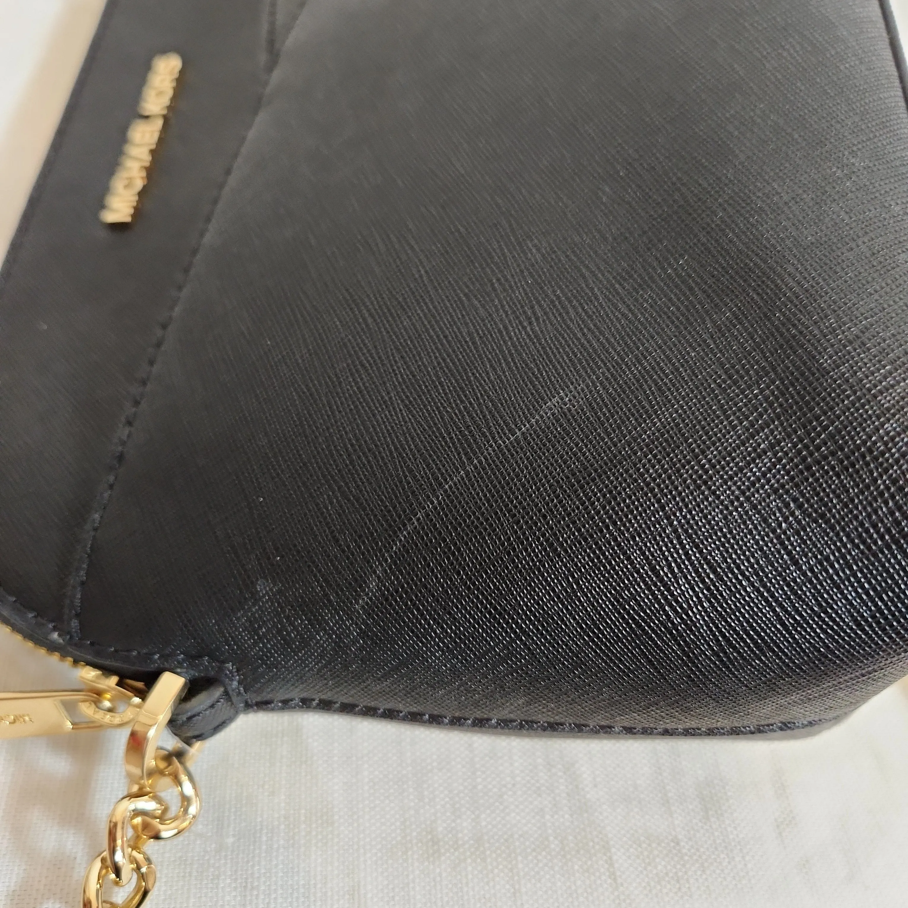 Michael Kors Black Leather Jet Set Dome Front Slip Pocket Crossbody Bag | Gently Used |