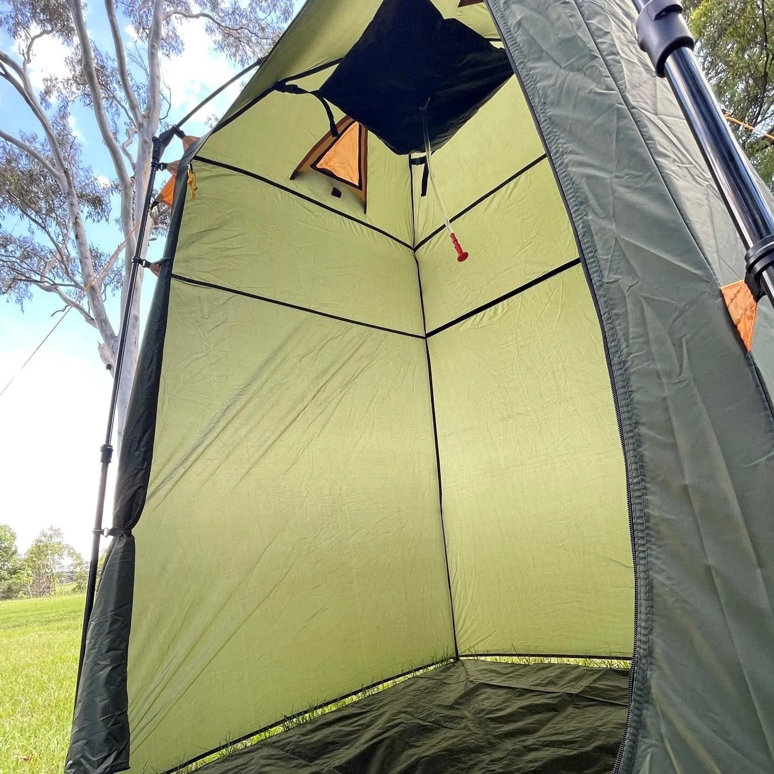 NOMAD Ensuite Pop-up Tent with Solar Shower