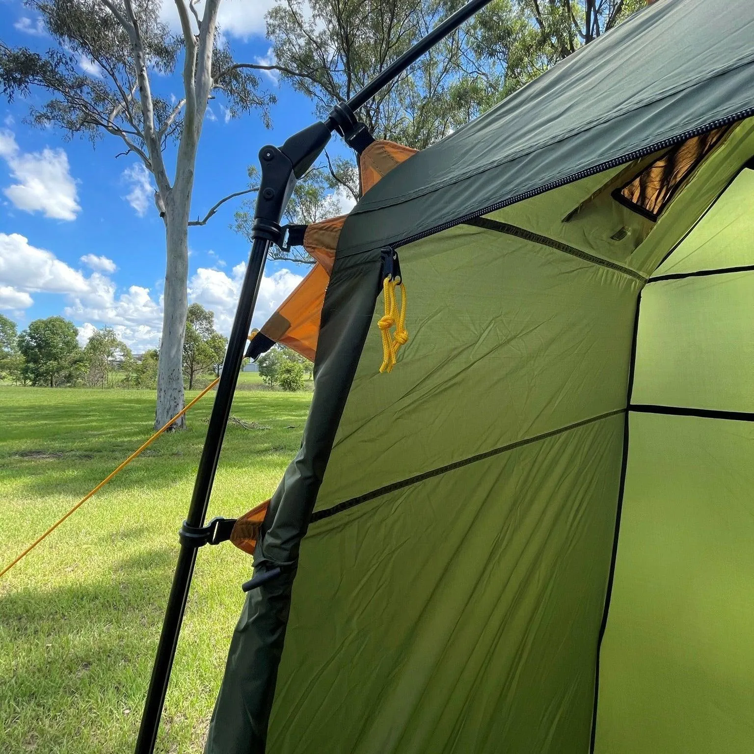 NOMAD Ensuite Pop-up Tent with Solar Shower